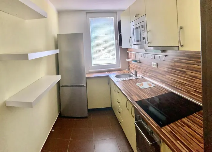 Marie 10min To The Square Apartment *